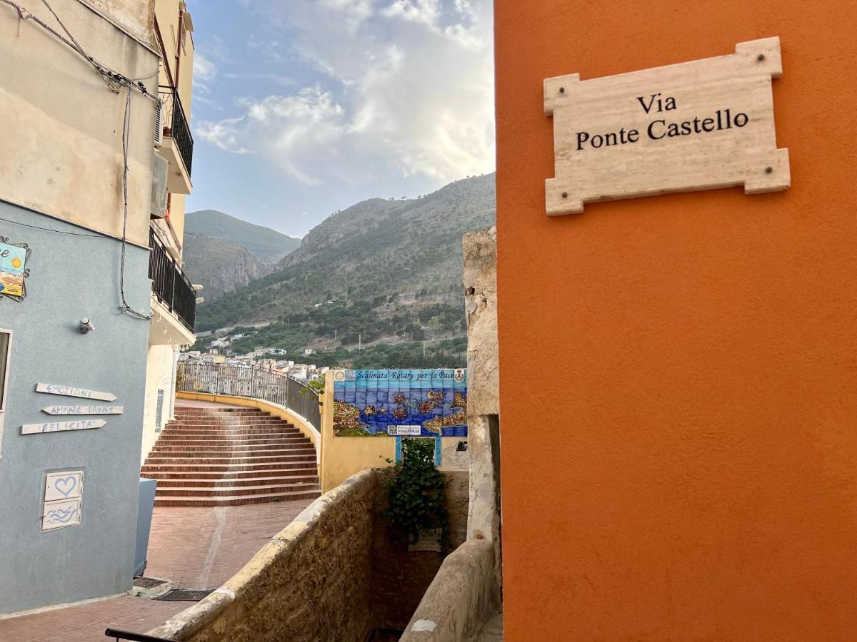 Апартаменты Castello A Mare Кастелламмаре-дель-Голфо Экстерьер фото